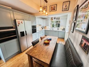 Kitchen- click for photo gallery